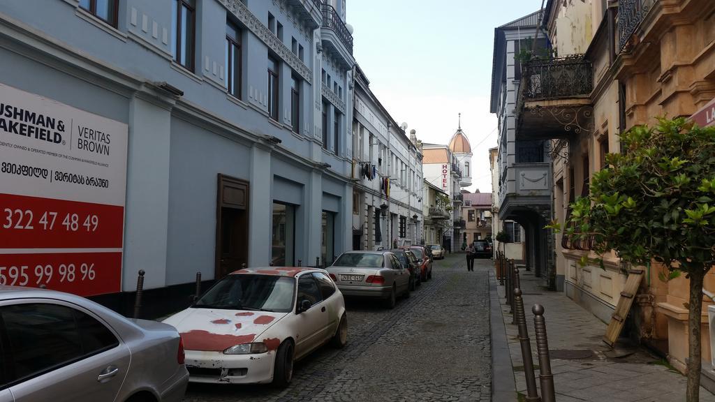 Nini'S Apartments Батуми Экстерьер фото