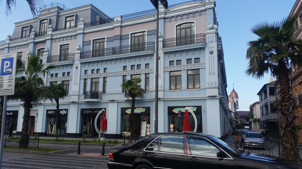 Nini'S Apartments Батуми Экстерьер фото