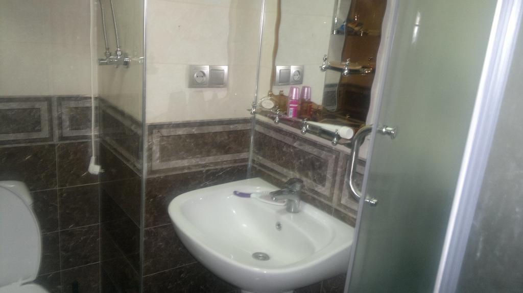 Nini'S Apartments Батуми Экстерьер фото