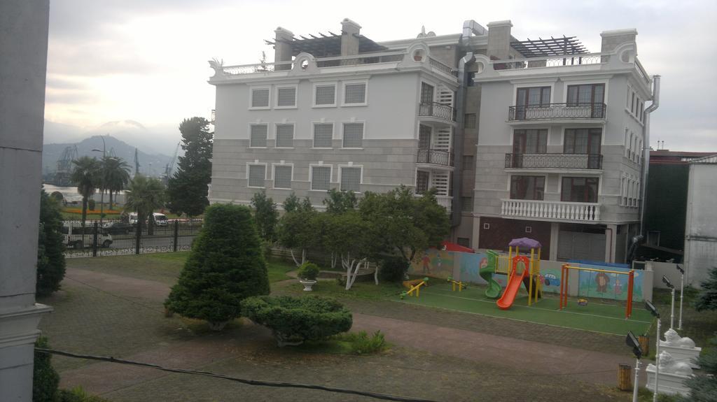 Nini'S Apartments Батуми Экстерьер фото